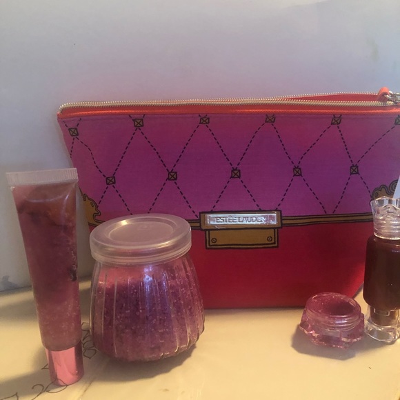 Fashion Estee Ladder makeup clutch. - Picture 2 of 5